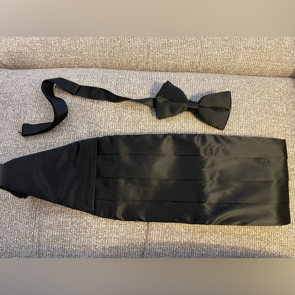 Black silk adjustable cummerbund and bow tie